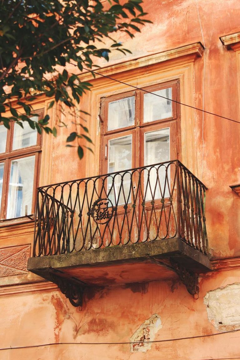 Gdzie kupować materiały wykończeniowe do zastosowania na balkonach?