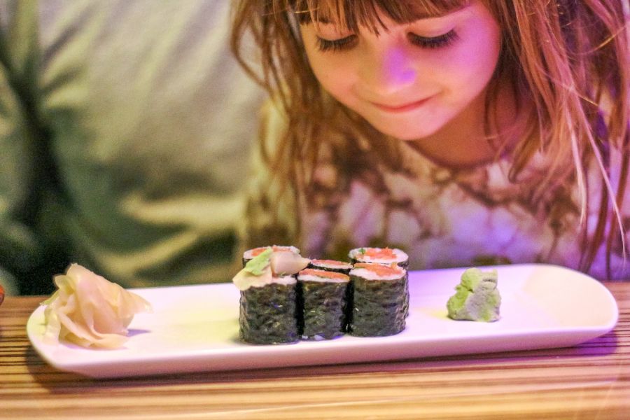 Czy dzieci mogą jeść sushi? O dylematach żywieniowych rodziców